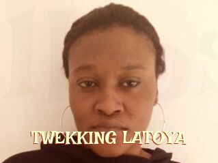 TWEKKING_LATOYA